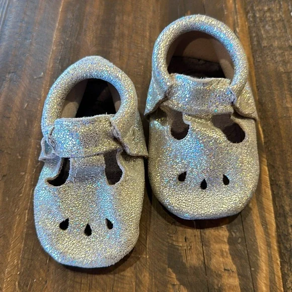 Freshly picked Mary Jane glitter moccasin-size 3 - good condition - Picture 1 of 4